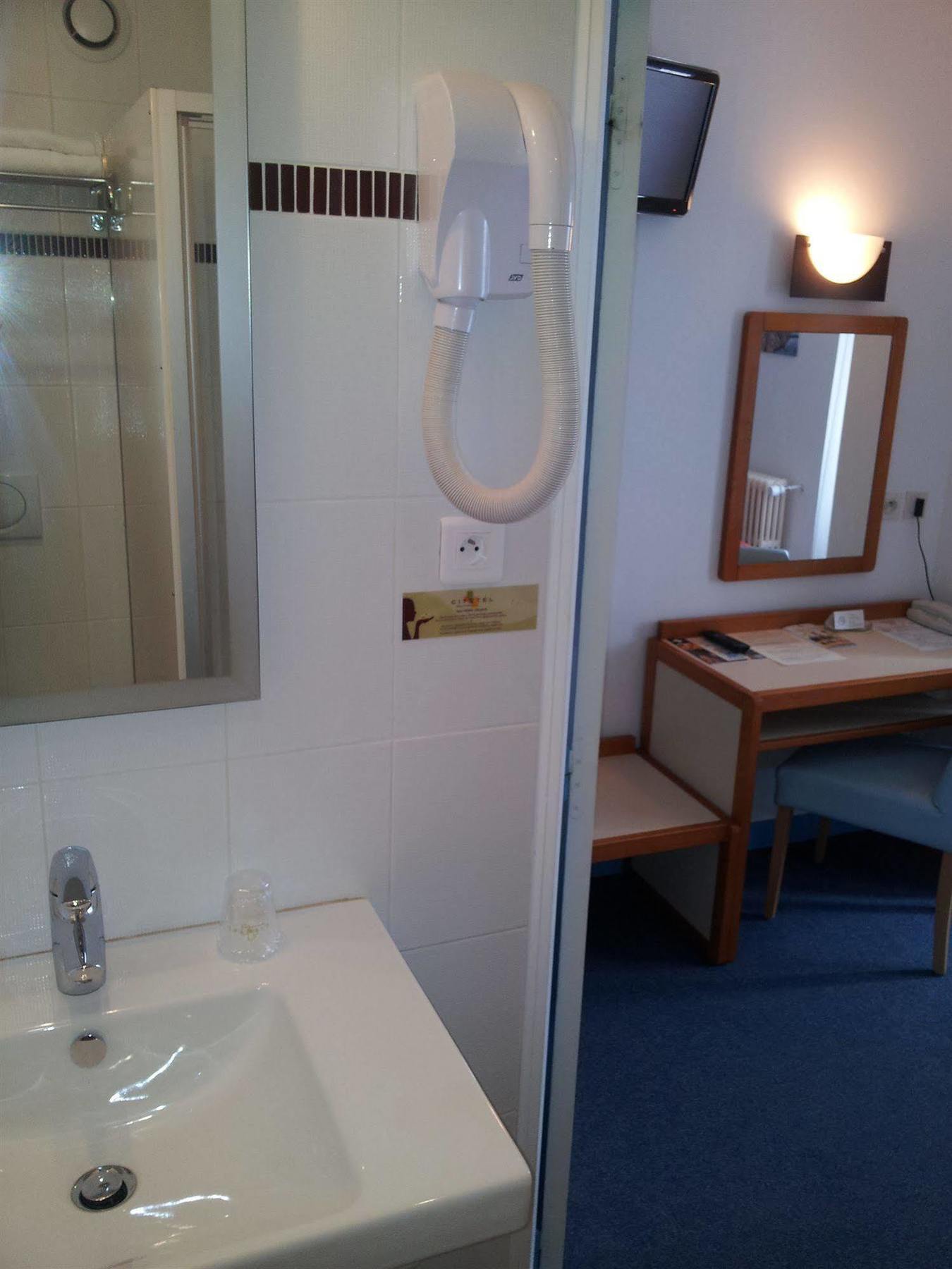 Cit'Hotel Du Port Rhu Douarnenez Buitenkant foto
